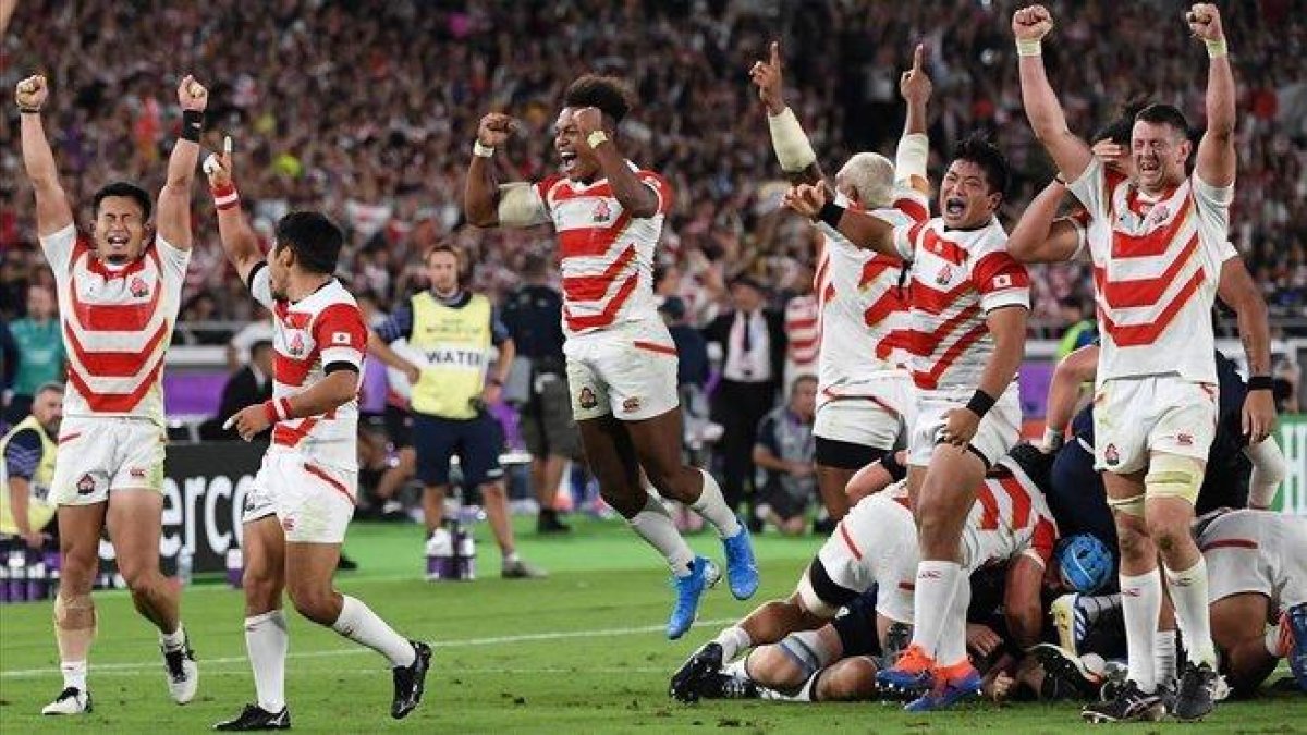 La alegría de los japoneses se desbordó tras la victoria sobre Escocia.-