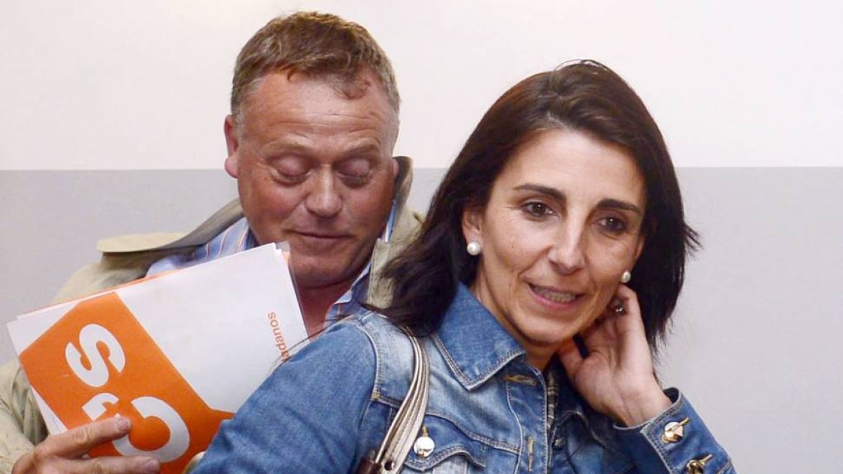 Gloria Bañeres, antes de la rueda de prensa en la que se postuló como candidata.-ICAL