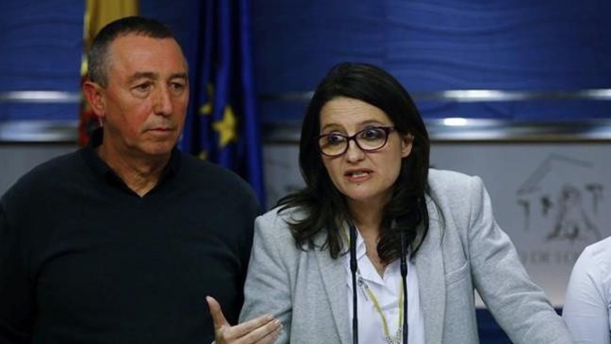 a portavoz de Compromís y vicepresidenta valenciana, Mónica Oltra, y el portavoz, Joan Baldoví, en el Congreso.-J. P GANDUL