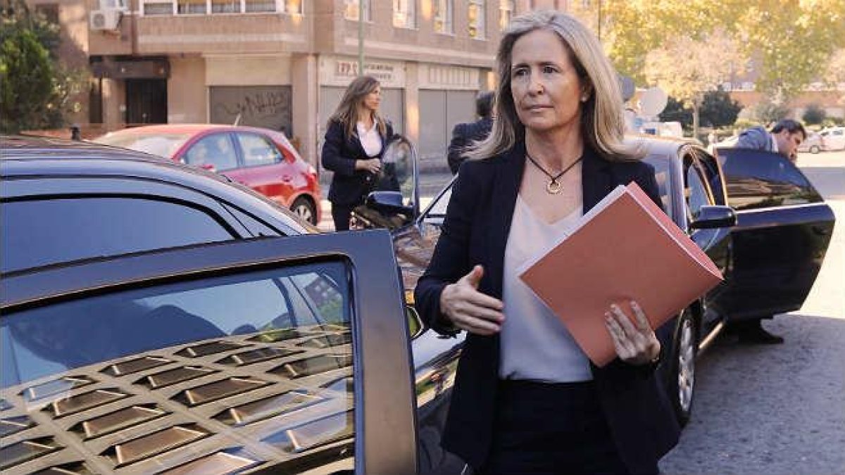 La abogada general del Estado recurre ante el TC la resolución independista. Ha pedido que lo notifiquen personalmente a Carmen Forcadell y a Artur Mas-