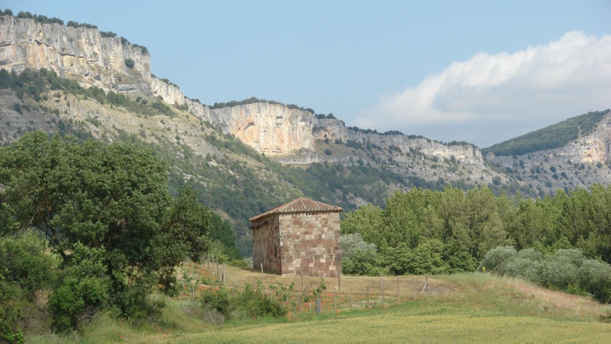 La pasada campaña de excavación en la ermita generó gran interés, de ahí el deseo de continuar recuperando la historia. ECB