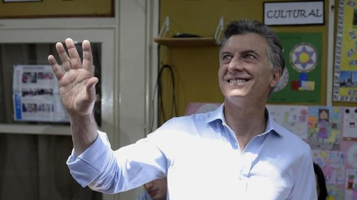 Macri, candidato presidencial por Cambiemos, tras votar en Buenos Aires, este domingo.-AFP / JUAN MABROMATA