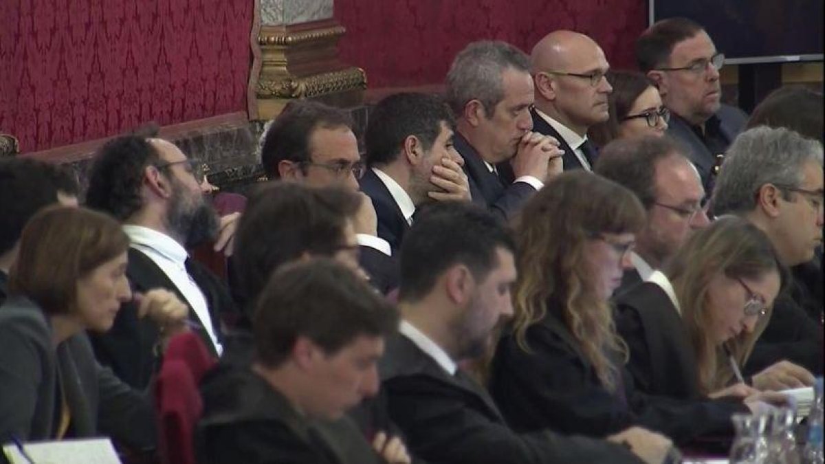 Los acusados con sus abogados en el juicio al procés en el Tribunal Supremo-EL PERIÓDICO