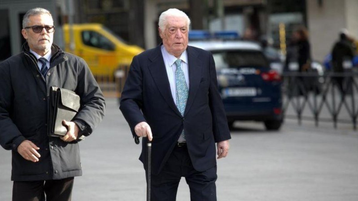 Macià Alavedra entra, este jueves, en la Audiencia Nacional.-DAVID CASTRO