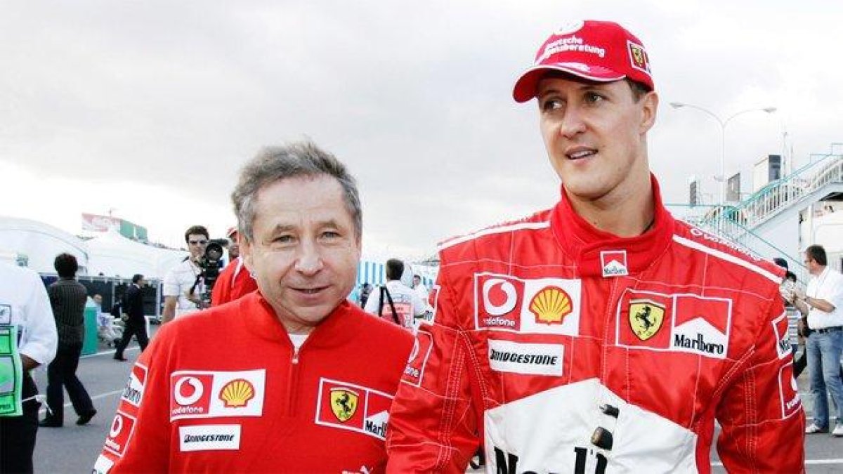 Jean Todt junto a Michael Schumacher durante un Gran Premio.-ANDY WONG / AP