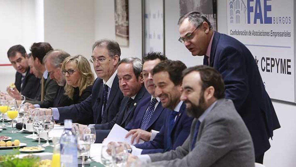 La directiva de FAE presentó ayer su memoria anual y los objetivos del próximo año.-RAÚL OCHOA