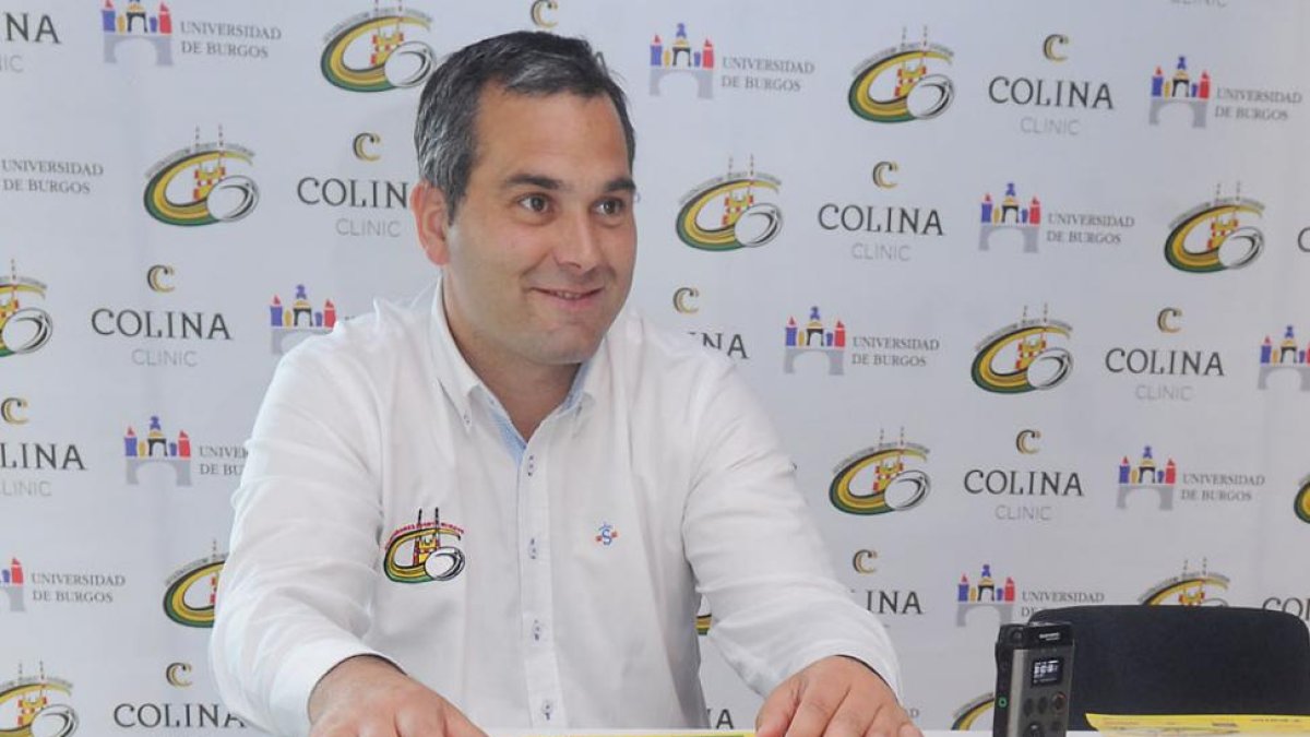 Leví Moreno, presidente delAparejadores, presentó ayer la final. ISRAEL L. MURILLO-ISRAEL L. MURILLO
