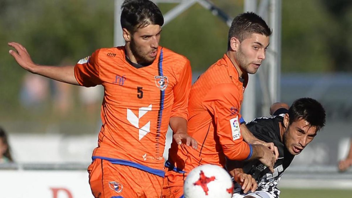 Imagen del encuentro que jugó el Burgos Promesas contra el Burgos CF.-RICARDO ORDÓÑEZ