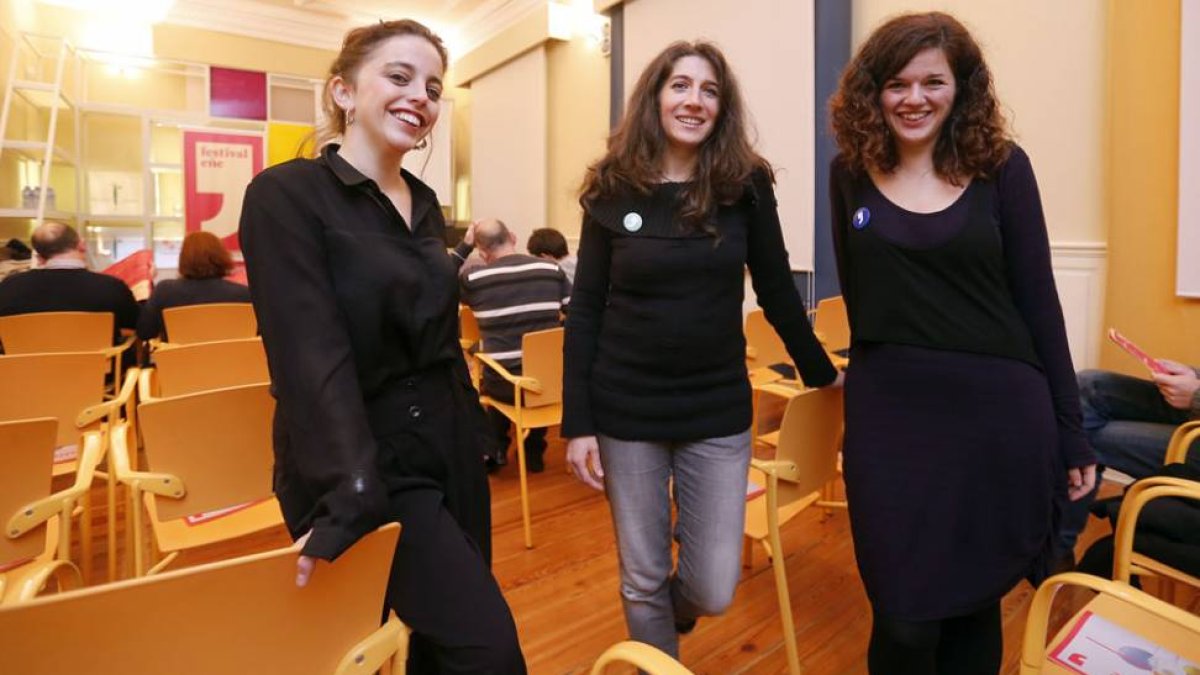 Laura Casielles, Vanesa Pérez-Sauquillo y Sofía Castañón, de i. a d., participaron en esta extensión del Festival Eñe en Burgos.-Raúl Ochoa