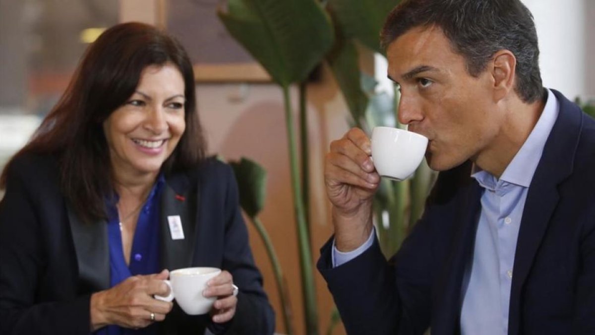 Pedro Sánchez y Anne Hidalgo desayunan en el Círculo de Bellas Artes de Madrid.-EFE
