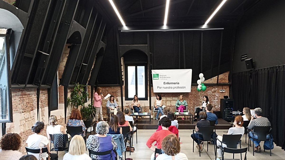 El encuentro recogió el testimonio de cinco enfermeras dedicadas a la investigación.