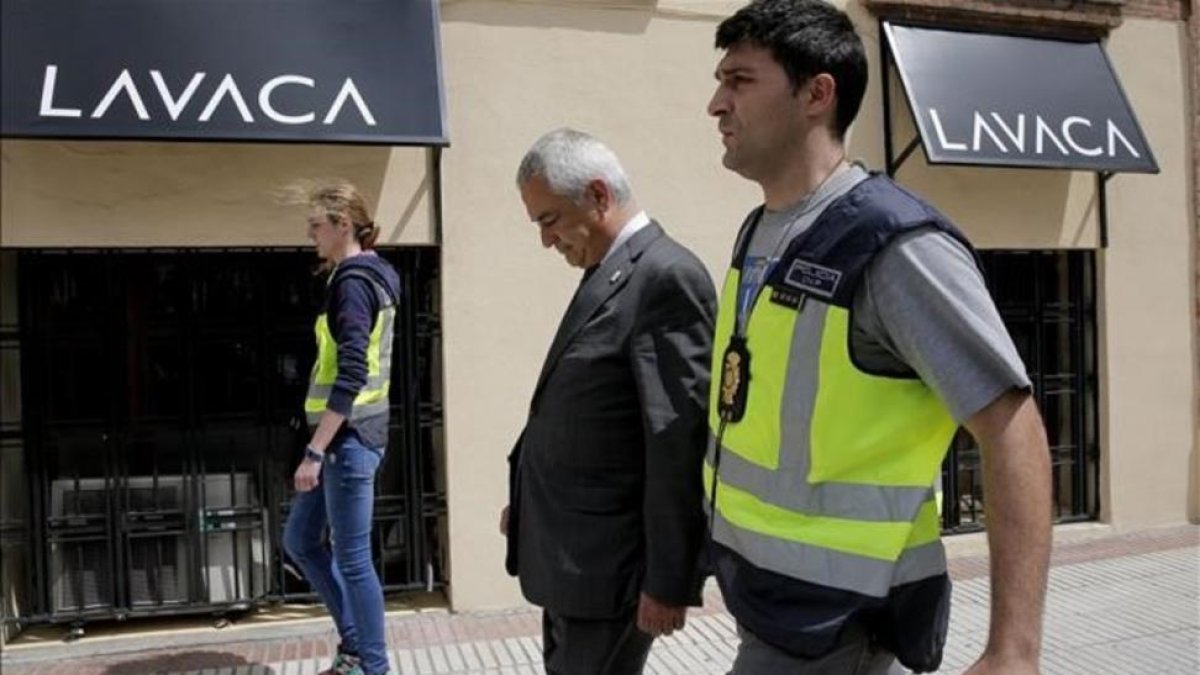 Luis Pineda, presidente de Ausbanc, tras su detención por la Guardia Civil.-JOSE LUIS ROCA