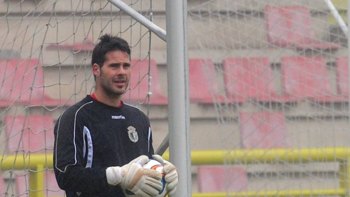 Imagend e Mikel Aurreko durante un entrenamiento en El Plantío.-RAÚL G. OCHOA