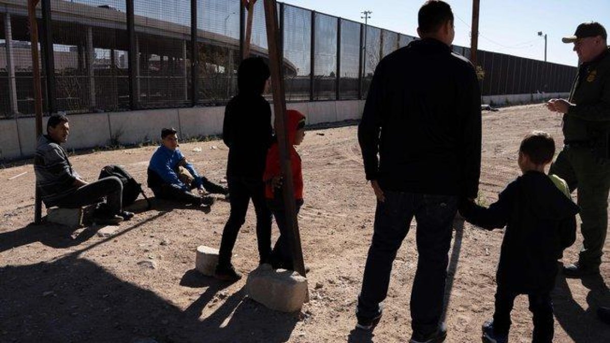 Inmigrantes centroamericanos detenidos por la patrulla Fronteriza de EEUU.-AFP
