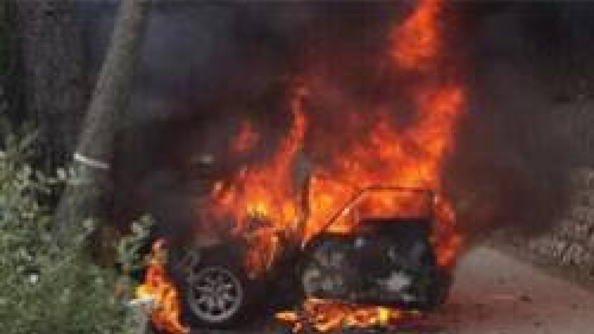 El Renault 5 accidentado en el Oris Rally Clásico de Mallorca.-Foto: DIARIO DE MALLORCA