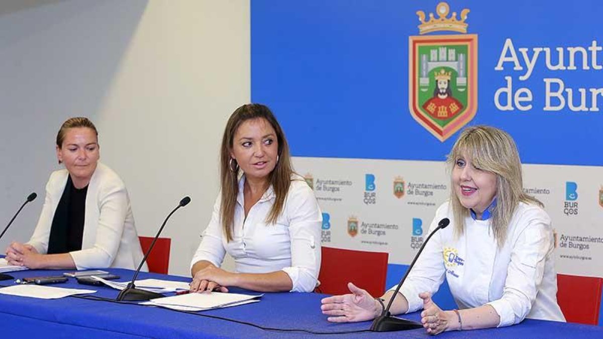 Idoia Costa, directora de proyectos de Promueve Burgos (izqda) junto a Carolina Blasco y la chef Isabel Álvarez.-RAÚL G. OCHOA