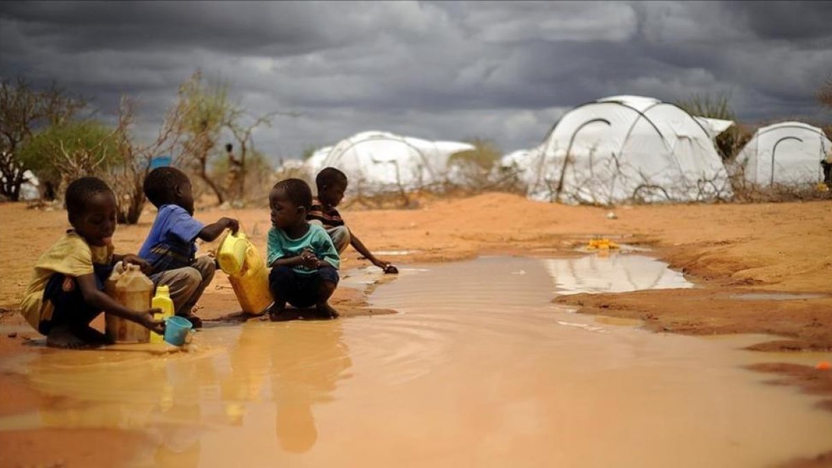Unos niños en el campo de refugiados de Dadaab.-AFP / TONY KARUMBA
