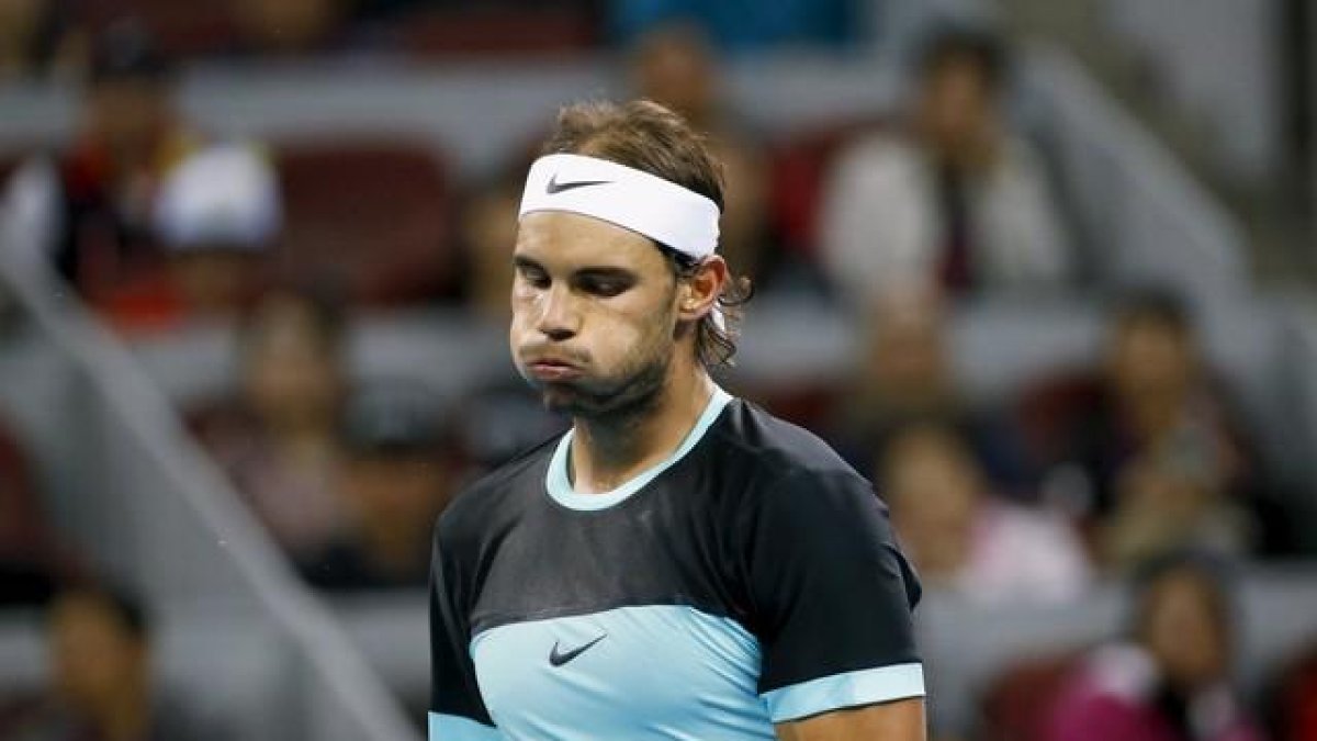 Nadal resopla tras perder un punto ante Djokovic.-REUTERS