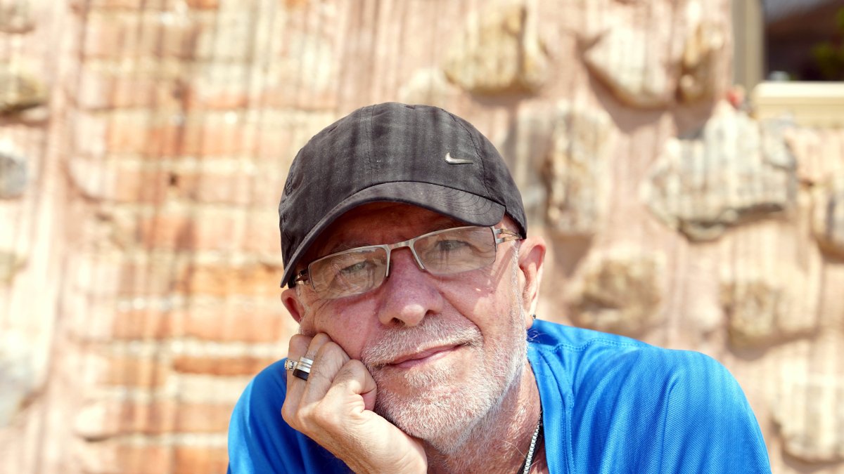 Acacio Paz, hospitalero en el refugio Acacio y Orietta en Viloria de Rioja (Burgos). ICAL