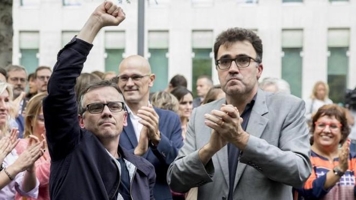 Josep Maria Jové y Lluís Salvadó, en Barcelona, a las puertas de la Ciudad de la Justicia el 22 de septiembre del 2017.-FERRAN NADEU