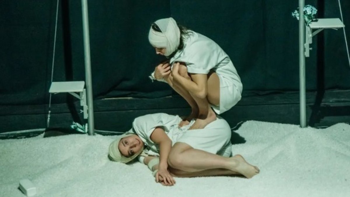 La compañía Gata por liebre abrirá el Ciclo de Teatro Joven de Burgos con 'Una de cal'. GATA POR LIEBRE