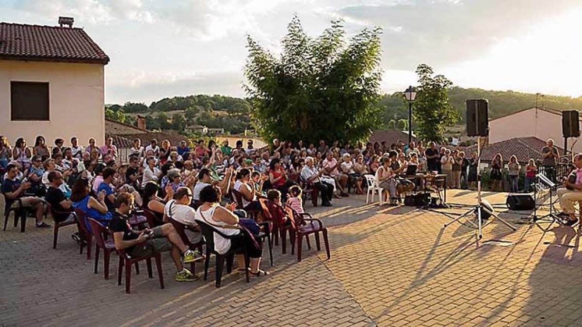 La primera edición del encuentro congregó el año pasado a decenas de asistentes en Rabanera del Pinar.-EL BARDO ESCALDAO