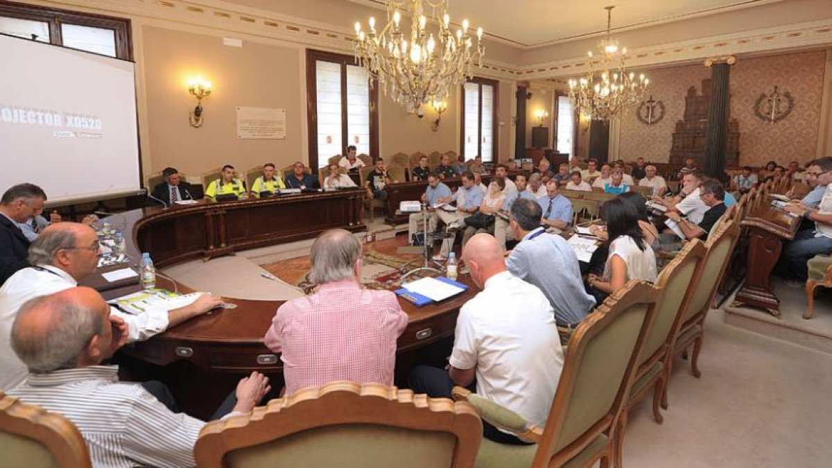 La reunión técnica de los directores de equipo se celebró ayer en el Salón de Plenos de la Diputación Provincial-I. L. Murillo