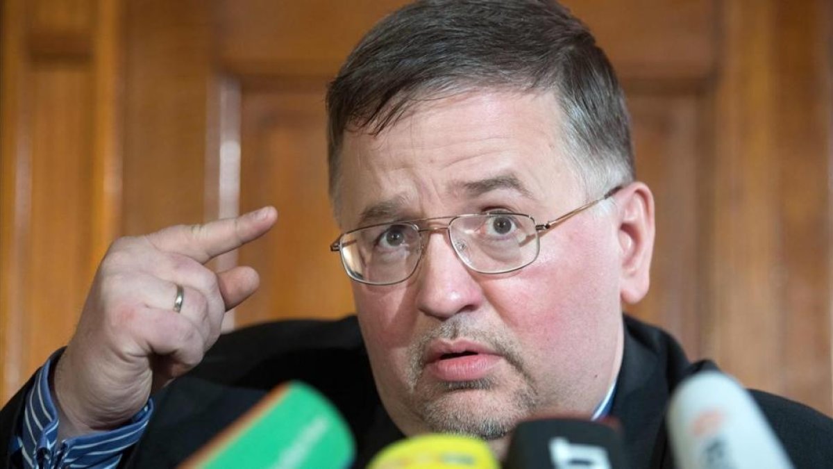 Arthur Wagner explica a la prensa su conversión al islam, en Potsdam, el 31 de enero.-AFP / RALF HIRSCHBERGER