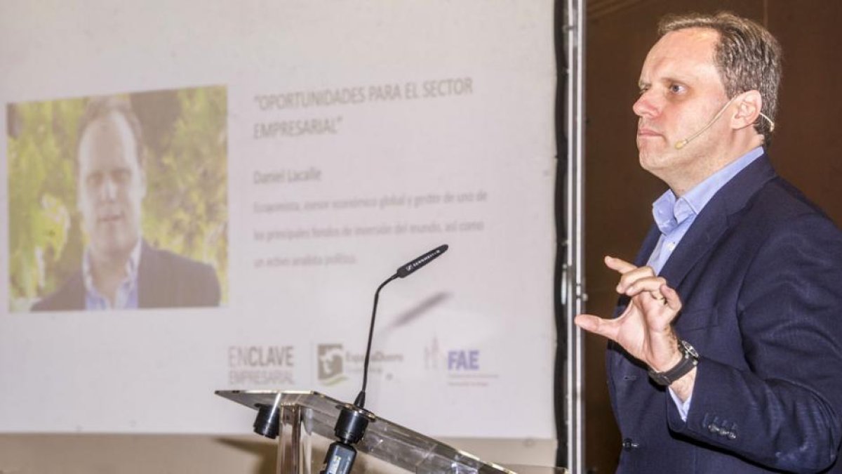 Daniel Lacalle, durante su intervención en el desayuno organizado por FAE y EspañaDuero.-ISRAEL L. MURILLO