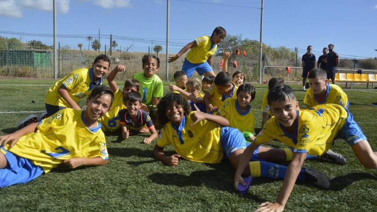 Sesión de entrenamiento de uno de los equipos alevín de la UD Las Palmas.-EL PERIÓDICO