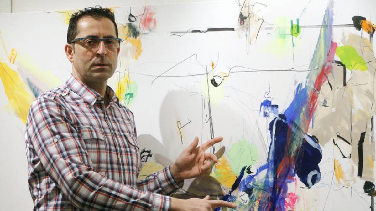 Alfredo Gutiérrez se guía por una filosofía optimista que traslada a sus pinturas.-Raúl Ochoa