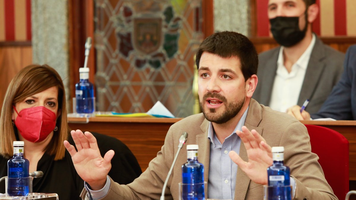 El concejal de Hacienda, David Jurado, durante el Pleno. TOMÁS ALONSO