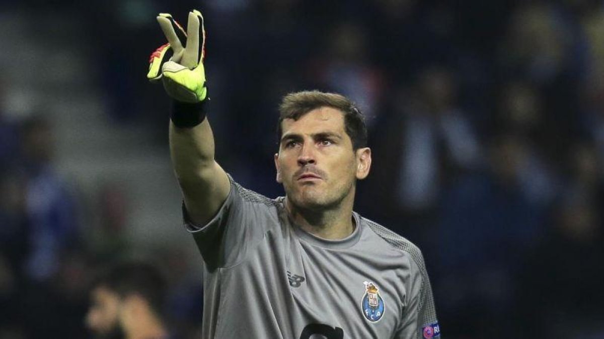 Iker Casillas, en un partido con el Oporto.-EL PERIÓDICO