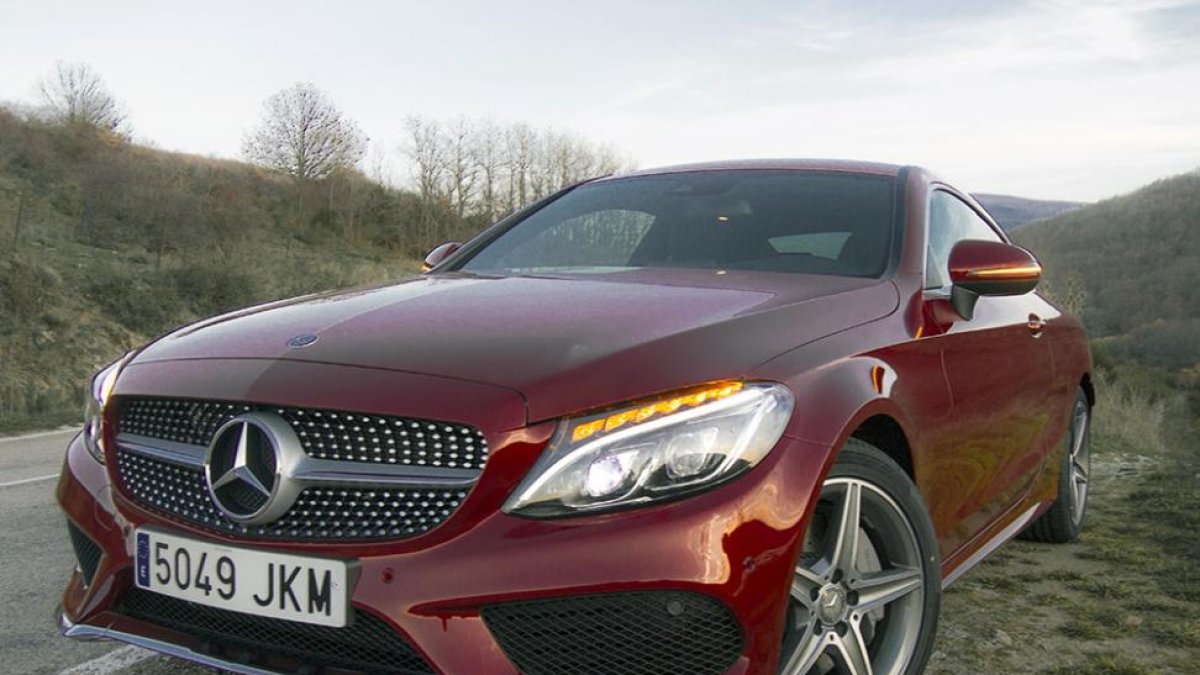La carrocería del nuevo Mercedes presenta el ADN que la marca alemana quiere imprimir a sus modelos para captar nuevos segmentos de clientes.-HÉCTOR FUSTEL