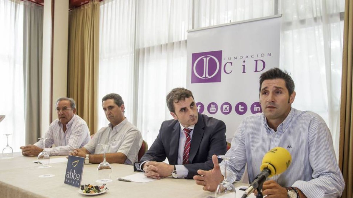 Albano Martínez (derecha) junto a Diego Rojas, Fernando García y José Luis Herrero.-SANTI OTERO