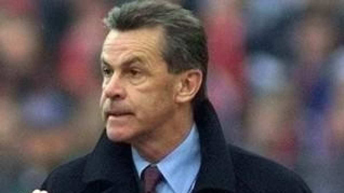 Ottmar Hitzfled, dirigiendo un partido del Bayern Múnich.-MICHAEL DALDER