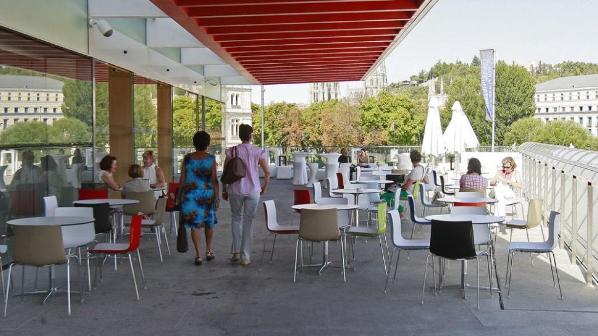 Dos empresas compiten por hacerse cargo de la gestión de la cafetería del Fórum.-RAÚL G. OCHOA
