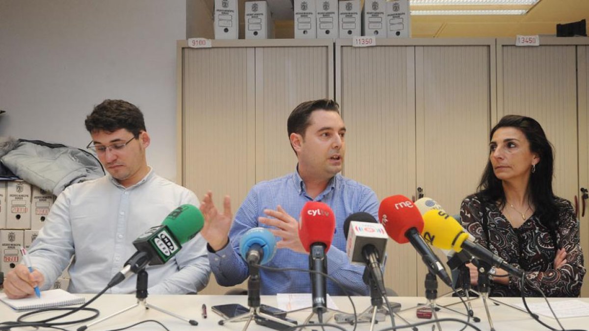 Salinero, De la Rosa y Bañeres, ayer, juntos en rueda de prensa.-ISRAEL L. MURILLO