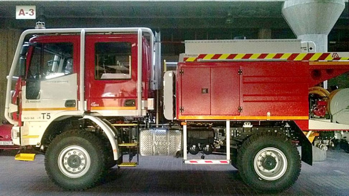 El nuevo camión, Magirus T5, espera su presentación en el Parque de Bomberos de Burgos para comenzar a operar.-ECB