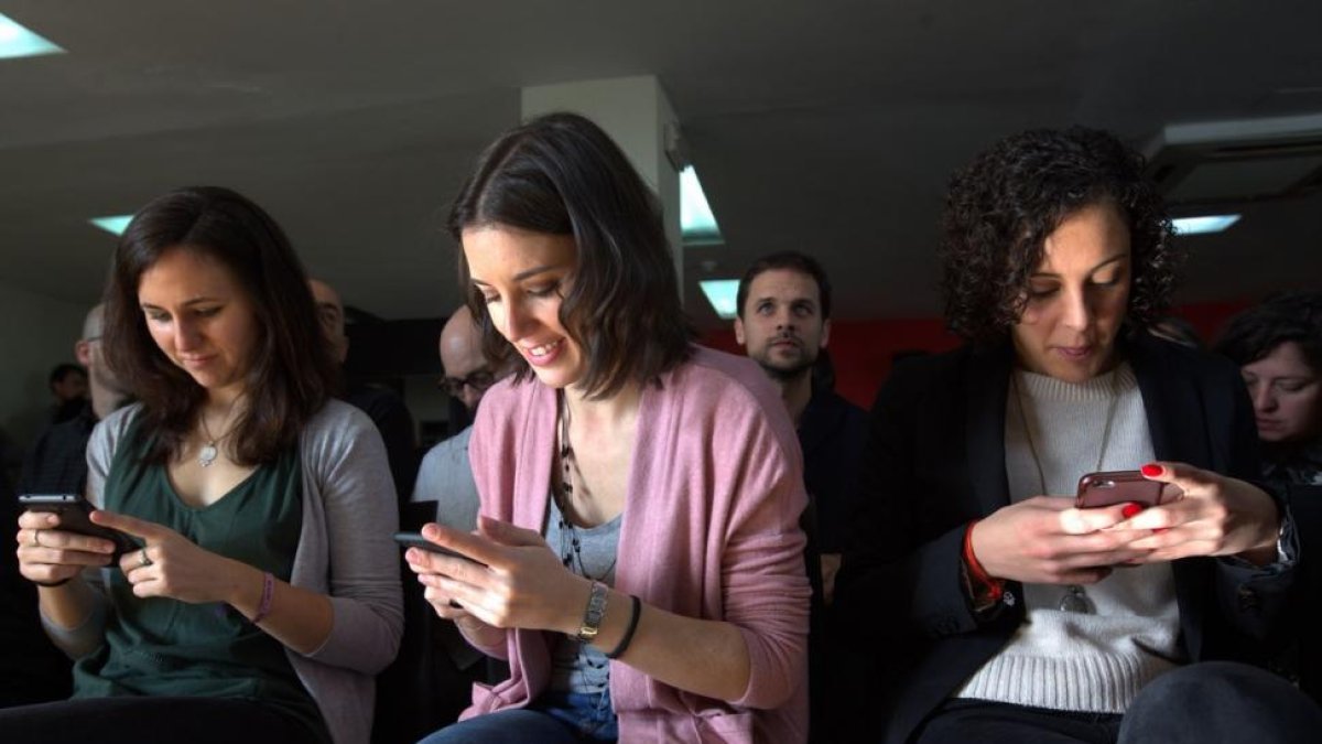 Irene Montero (centro), durante la reunión del Consejo Ciudadano Estatal de Podemos.-DAVID CASTRO
