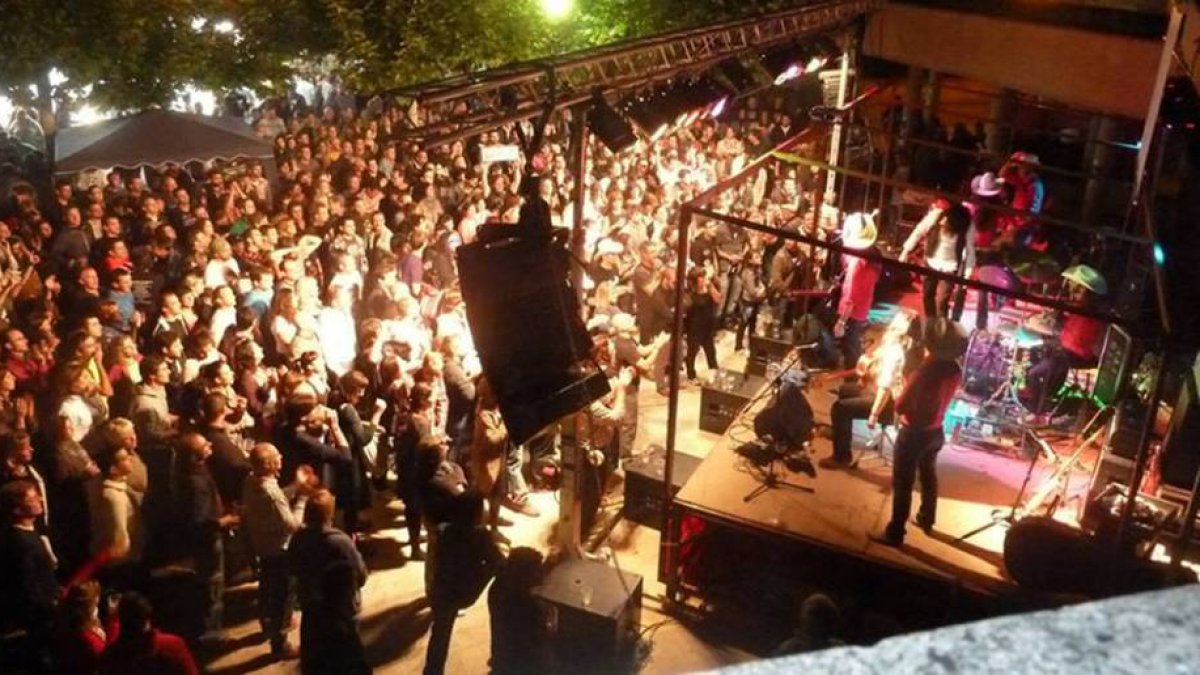 El Festival R&R Valle de Tobalina es una de las citas más importantes de las fiestas que arrancan hoy en Quintana Martín Galíndez.-ECB