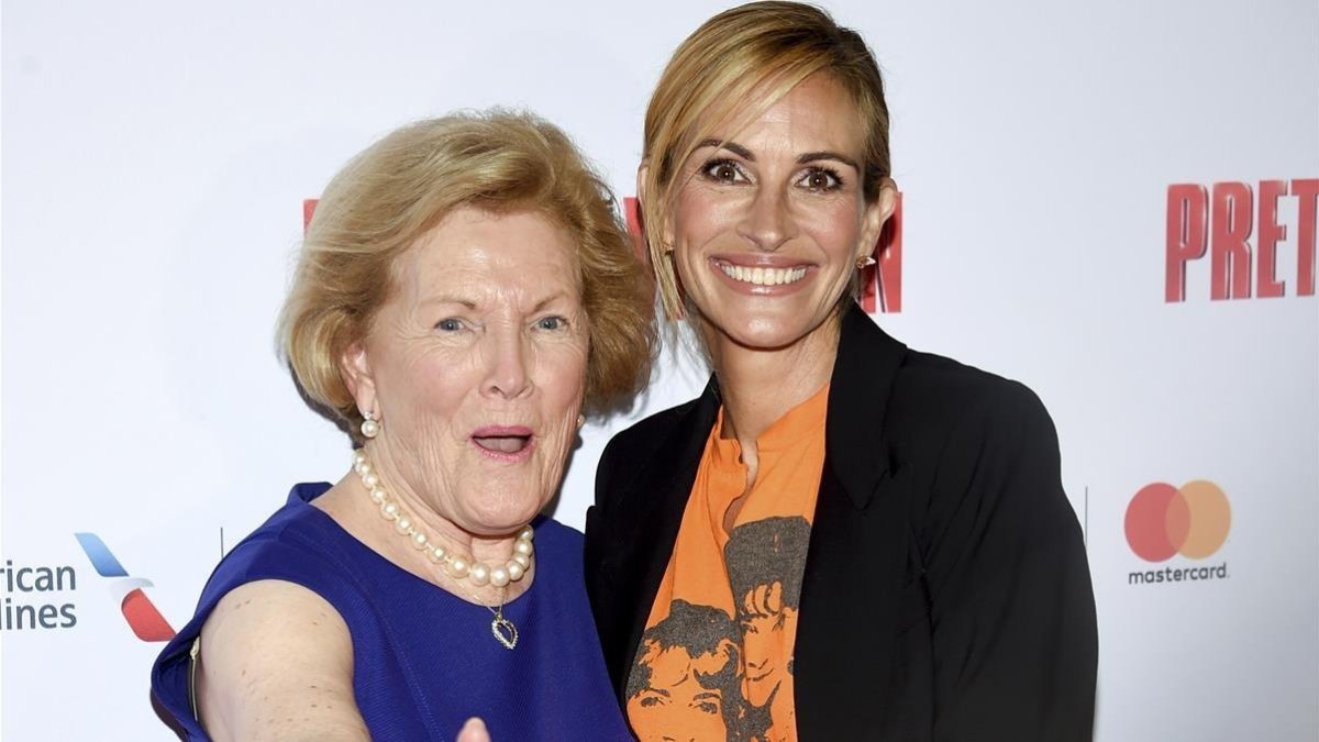 Julia Roberts y Barbara Marschall, en el estreno del musical Pretty woman.-EVAN AGOSTINI