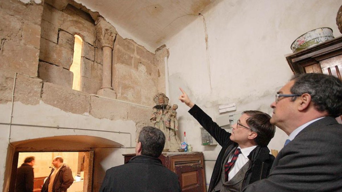 Sáiz (centro) durante la visita realizada al templo en 2015.-G. G.