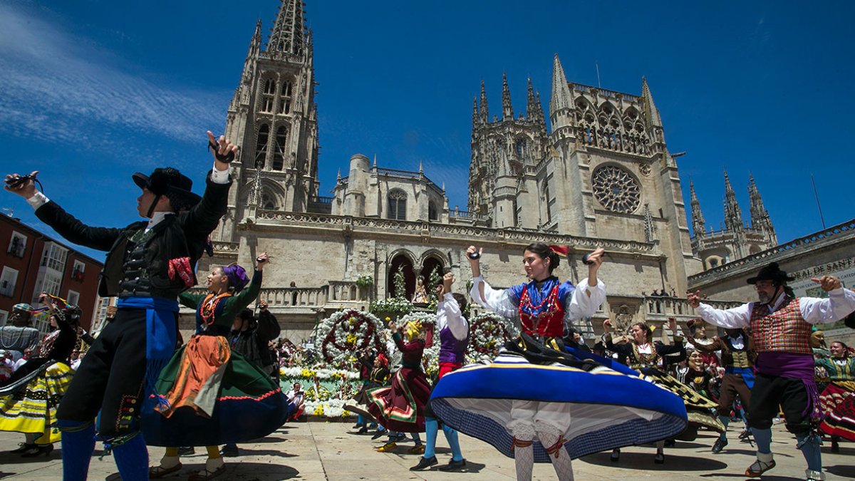 Celebración de la Ofrenda Floral en el día grande de las fiestas de San Pedro y San Pablo 2022. TOMÁS ALONSO