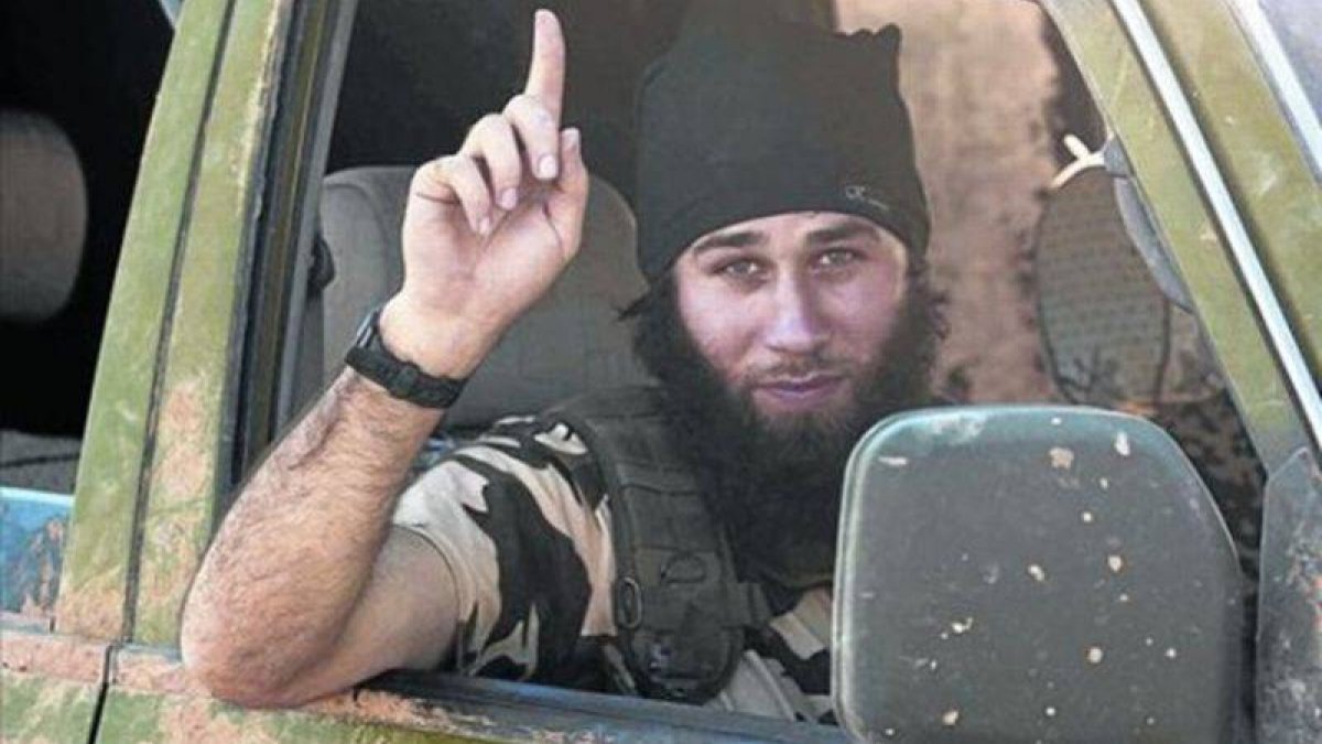 Un combatiente del Estado Islámico a las afueras de Kobani.-Foto: REUTERS