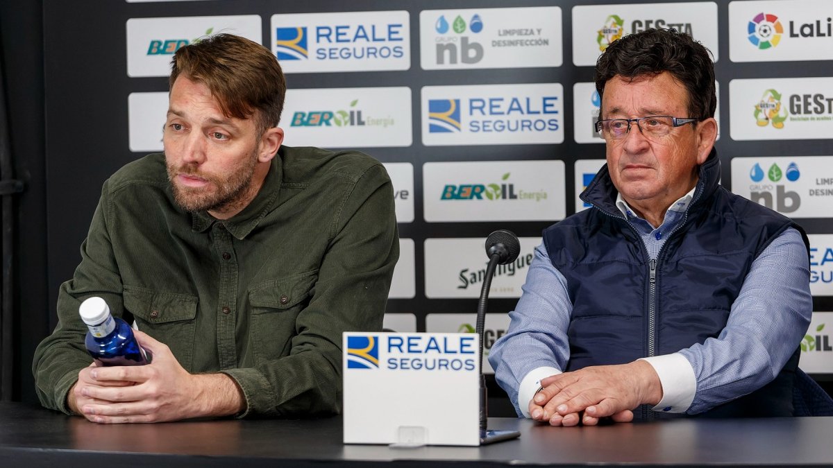 Miguel Pérez ‘Michu’ yRodrigo Santidrián, director deportivo y presidente del Burgos CF. SANTI OTERO