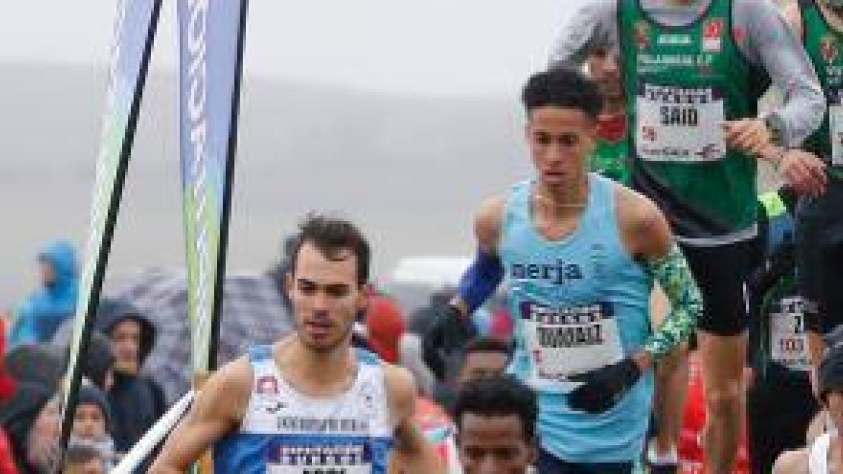Dani Arce, detrás de Kifle, durante el pasado Cross de Atapuerca.-SANTI OTERO