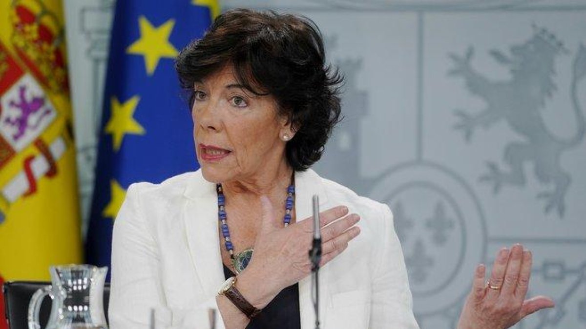 La portavoz del Gobierno, Isabel Celáa.-JOSÉ LUIS ROCA