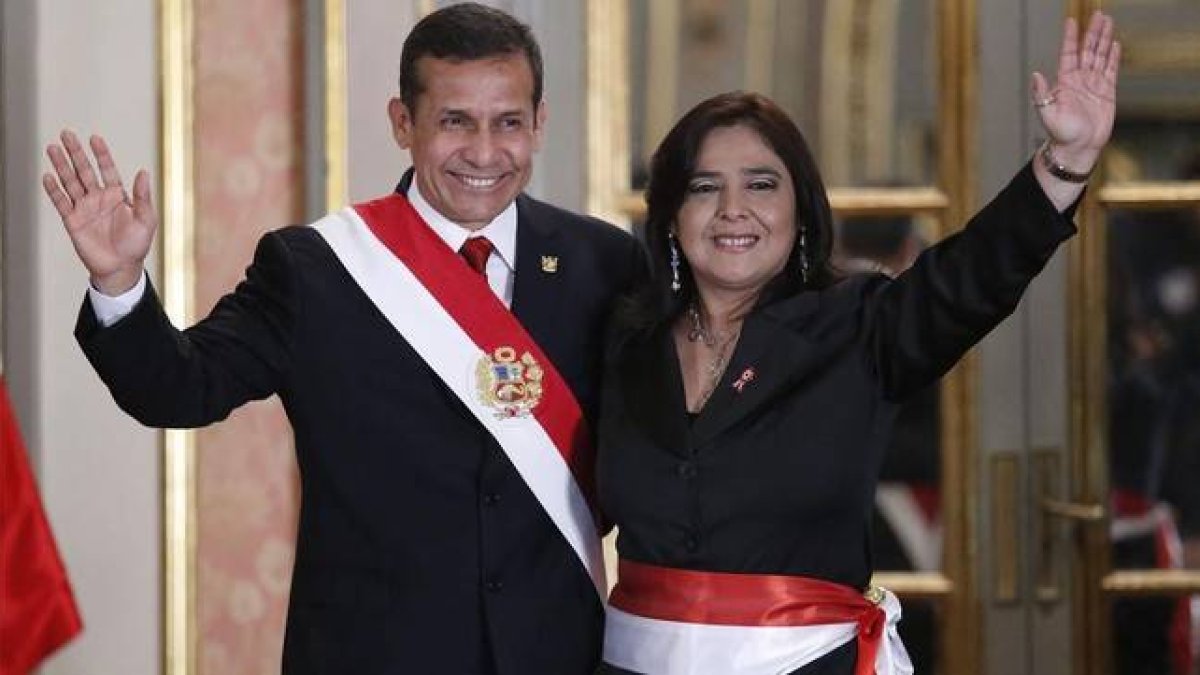 Humala junto a Ana Jara, en la ceremonia de juramento de la primera ministra peruana, el 22 de julio en Lima.-Foto: AFP