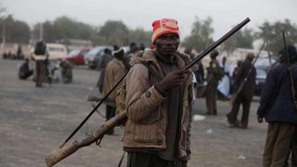 Militar autodefensa nigeriano-SUNDAY ALAMBA / AP